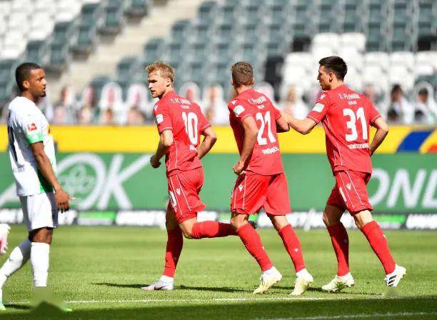  柏林赫塔定位球攻防俱佳，德甲空中霸王统治禁区